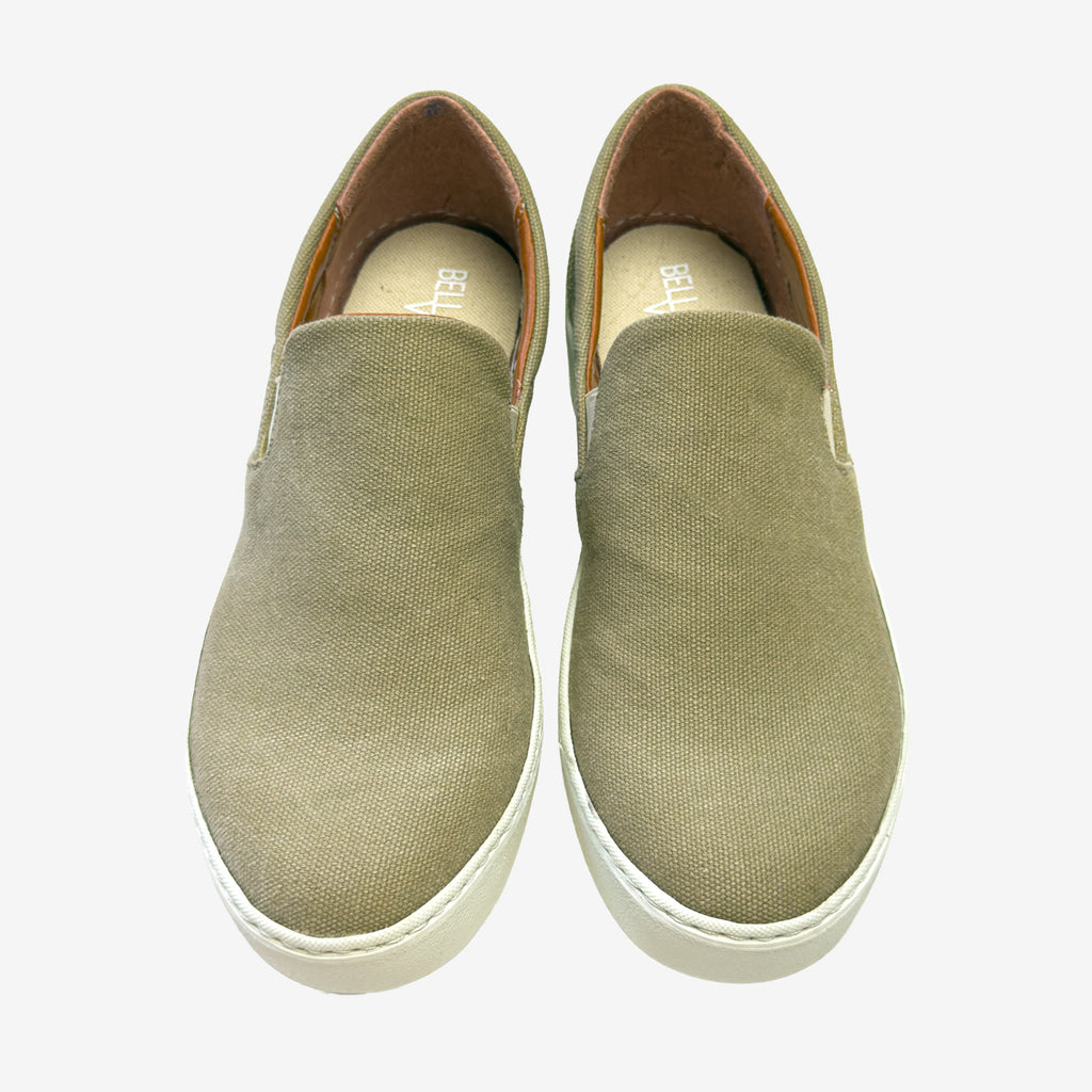 Scarpe slip-on vegan Nilo in canapa viste dall’alto