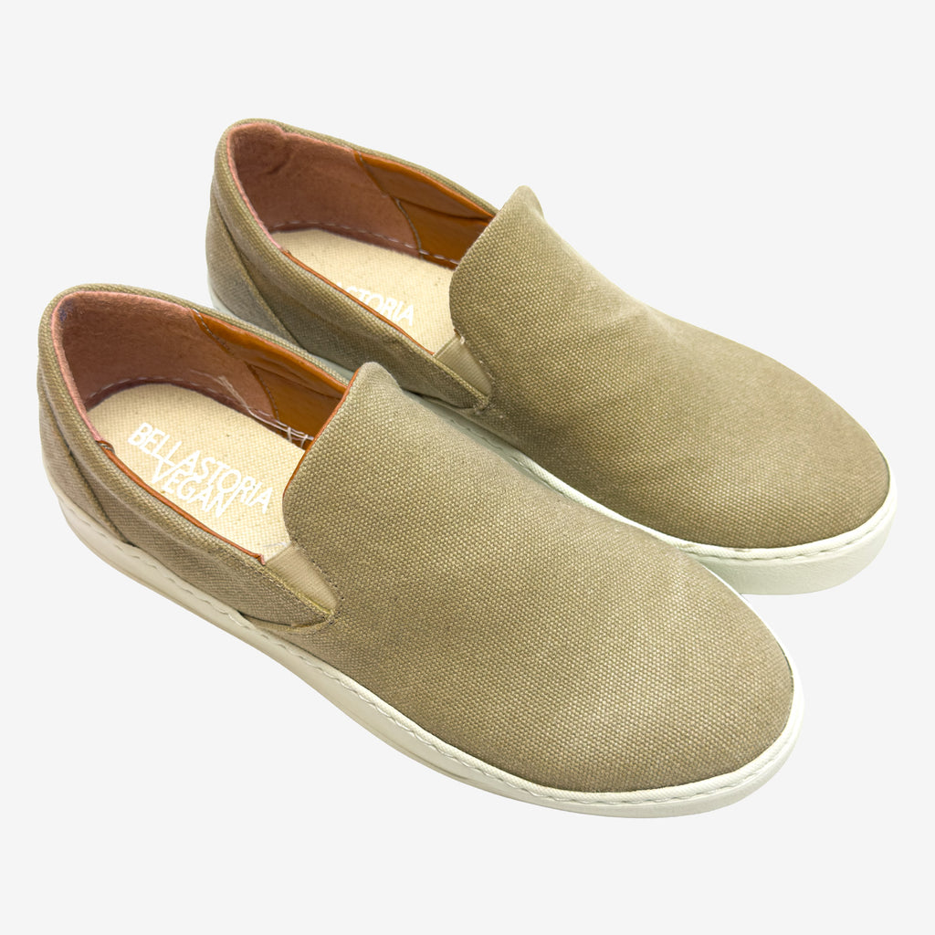 Slip-on vegan Nilo color sabbia vista a tre quarti