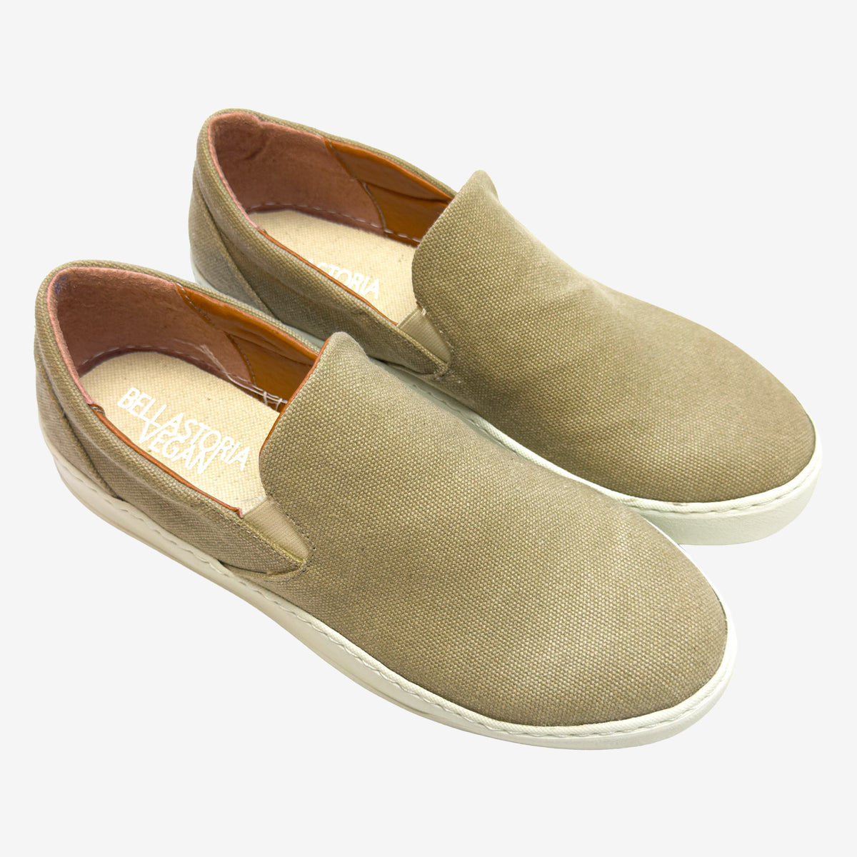 Slip-on vegan Nilo color sabbia vista a tre quarti
