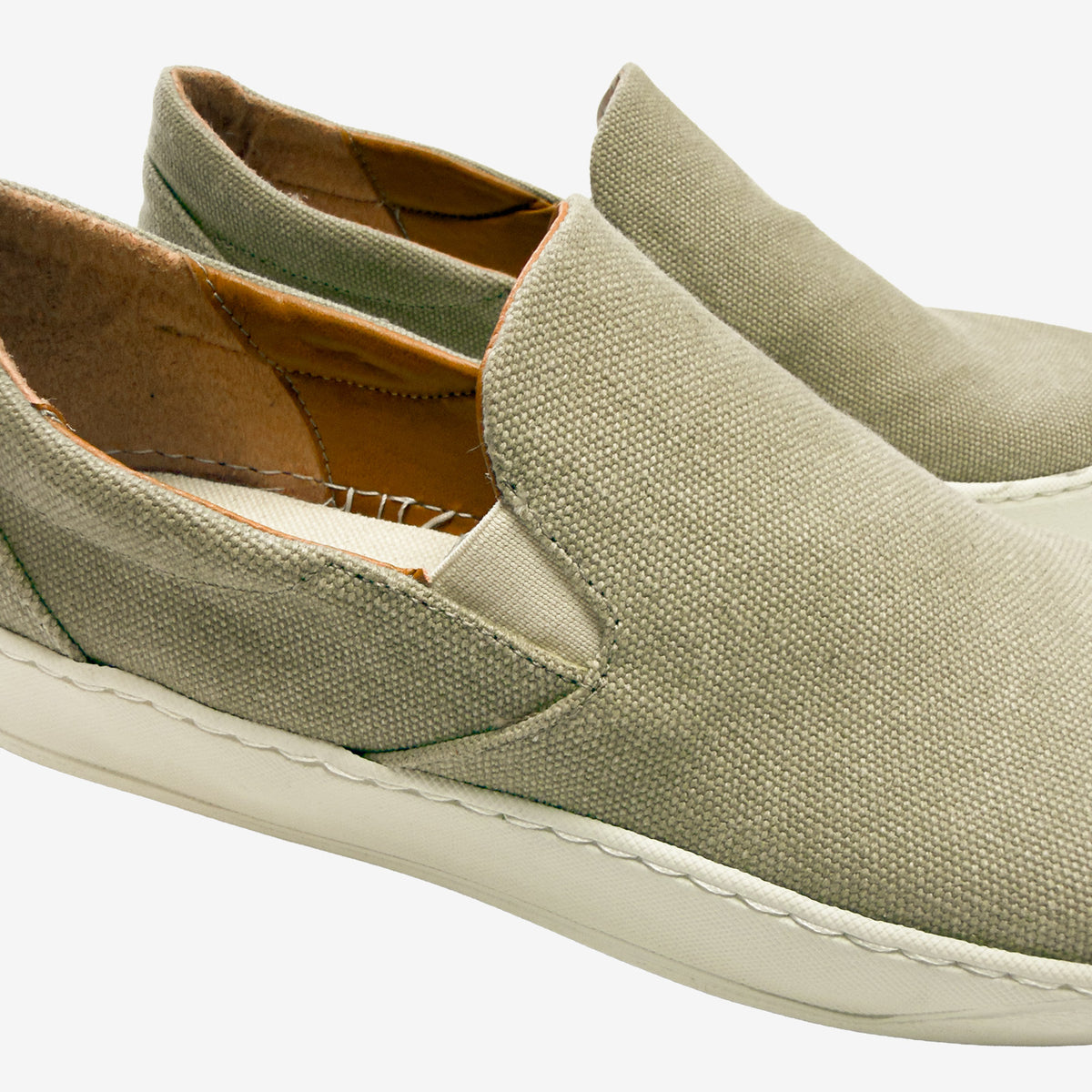 Dettaglio degli elastici laterali della slip-on Nilo